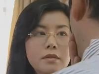 「私が欲しいの？度胸あるわね」淫乱モード炸裂した社長婦人が運転手のマラで喘ぎ悶え激逝き「はせがわ、もう一度レイプして～」