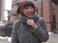 結婚歴2年で27歳のとても綺麗な奥さん、裸になると美乳で巨乳。今宵は初対面チンポで善がり乱れて絶頂イキ