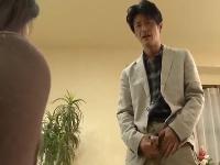 発情した娘の婚約者に力ずくで犯されてしまう熟女義母。