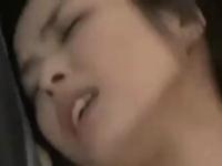万引きをしてとうとう捕まってしまった人妻。見逃してもらえる方法は一つ、寝取られる事。生チンポでの淫行、中出しファック