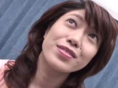 ＞他人棒で善がり乱れる色っぽい奥さん「どこにかけて欲しいの？」「顔にかけて～」激イキ大量顔射