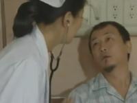 《池端あやめ》熟女看護師が狙った入院患者の男。絶対にいけるとエロモードで接近。ベッドの上での淫乱ファック《ヘンリー塚本》