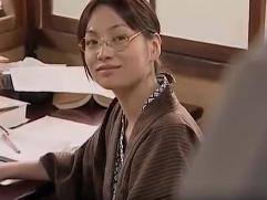 ＜ヘンリー塚本＞女作家が盲目のマッサージ師を呼び全裸に。そして始まる善がり狂っての淫乱、激イキ発情ファック