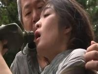 《ヘンリー塚本》男に助けられた脱北者。助けた男の目的は女のカラダ。若い女のマンコへ貫く中年チンポ
