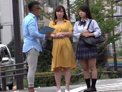 ＜母娘ナンパ＞ほろ酔い気分の奥様、娘の前でも超エッチ。気が付けば乳首とマンコを露わにほとんど3P、中出しファック