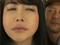 〖浅井舞香〗満員バス内での熟女がエロ過ぎた。手コキに手マンの痴女行為。それが終わると近寄ってきた別の男が次のお相手