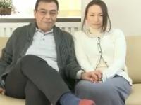 《ヘンリー塚本》スワッピング愛好家の熟年夫婦が選んだターゲット。我が社の男性社員。誘惑しての淫乱ファック。