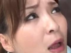 【艶堂しほり】息子のチンポに発情した淫乱母が乳首を勃起させてフェラ抜き近親相姦、ただれた関係