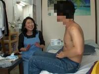 〖おばさんレンタル〗全裸にされてのセクハラ行為に喘ぎだす、家事代行の五十路熟女