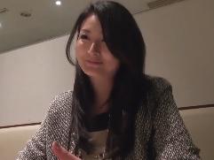 ＞SNSで知り合ったとても綺麗な奥さん。今宵は他人棒で喘ぎ乱れて絶頂、淫乱、発情ファックで本気イキ