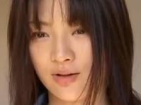 《ヘンリー塚本》欲情抑えきれなくなった熟女。隣のベランダファックを覗いて発情オナニー。義息のチンポで母子相姦。