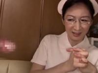 《センズリ鑑賞》大好きなチンポが目の前に。恥ずかしくても我慢の限界。濃厚フェラから始まるハメられまくりの中出しファック。
