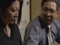覗く先には普段は見れない妻の狂う姿。嫉妬と興奮。覗かれながら他人棒で絶頂する熟女妻。