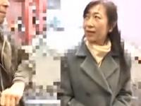 【熟女ナンパ】お声掛けされた五十路の清楚なマダムが感じ過ぎて車内にとどまらずホテルin。そして始まる生ハメ中出し膣内射精