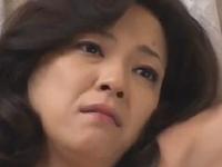 《友崎亜希》息子に調教されていく五十路の豊満熟母。欲情抑えなくなる感情、近親相姦。