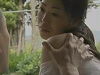 朝から不倫ファックで喘ぎ悶える巨乳妻。納屋に隠れての淫行。