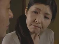 《ヘンリー塚本》熟女妻が朝から亭主と夫婦の営み、淫乱ファック。その後には中年の弟との近親相姦、淫らな生活