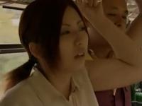 三十路前の美魔女がノーブラ、ノーパン姿で向かうのは朝の通勤バス。そして始まる痴漢行為から便所での発情ファック