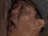 山中の公衆便所で待つ清楚な熟女。男は空いた穴にマラを突っ込み快楽の世界。濃厚フェラと淫乱ファックで男が白目をむき絶頂