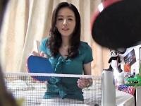 ＜熟女ナンパ＞そこそこ高齢のガリガリ熟女が卓球に負けての罰ゲーム、布団で添い寝。そして始まる生ハメ中出し不倫ファック