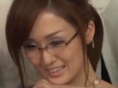＜熟女ナンパ＞真面目そうで清楚な奥様ですが美乳の乳首は超敏感。最後には初対面チンポで寝取られ激イキ中出しファック