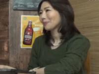 〖居酒屋ナンパ〗相席した四十路の主婦を隠し撮りした部屋へ持ち帰って生ハメSEX