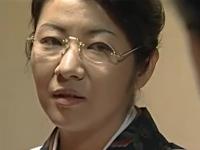 誘惑して欲しがる熟女義母。それに応える婿。淫乱モードが炸裂した、ただれた性交