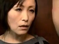 「一度、襲ってみたいと思っています」「そんな事なら襲われてみたいわ」婿と義母が求め合う和姦。淫乱モードが炸裂した淫行