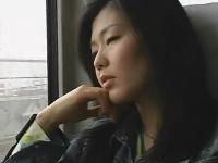 主婦が一人旅で出会った行きずりの男とまぐわい。夫とする営みよりも数倍興奮。善がり狂い乱れまくりの激逝きファック