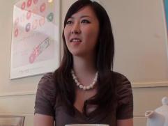 ＞27歳で専業主婦の綺麗な奥さん。優しい夫に物足りなさを感じAV出演。今宵は初対面チンポで喘ぎ悶え激イキ発情ファック