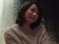 とても綺麗な三十路の奥さん。しかもパイパン、美乳で巨乳。今宵は高層ホテルでフェラって始める生ハメSEX