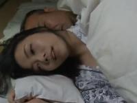 ＞亡き母の後を継ぎ義父の母の面倒を見ることになる義理の娘。娘と言っても美魔女の身体。自然となる義父との禁断の関係、淫乱ファック