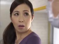 〖暮町ゆうこ〗悲劇は痴漢されたのが始まり。息子の同僚に犯されてしまう爆乳の五十路母。アナルも舐められ全裸にされての強制レイプ