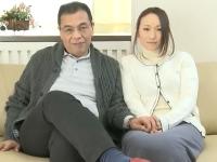 スワッピング愛好家の熟年夫婦。寝取られ願望がエスカレートして、今度のターゲットは我が社の社員。淫乱モードが炸裂