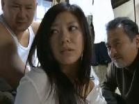 気が強い人妻をさらって犯す鬼畜な男達。膣内射精を予告しての輪姦、中出しレイプ