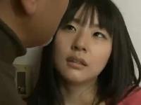 【ヘンリー塚本】再婚した夫が娘と淫らな関係。 寝取られて嫉妬しても抱いてもらいたい熟女妻【つぼみ：永井智美】