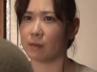 《ヘンリー塚本》加害者の夫に代わっての償い。被害者の旦那に身体を捧げる熟女妻。