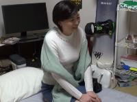 巨乳で四十路くらいのデリヘル熟女。気さくな雰囲気から始まる熟したテクニック。かたくなに拒んでいても最後には欲しがるチンポ