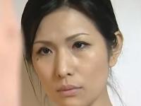 《ヘンリー塚本》欲求不満の人妻が還暦を過ぎた大家を食事に招待して痴女モード。「大家さん、服脱いで」昼間からの淫らな性交