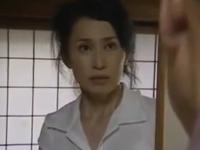 娘の家庭教師と淫乱モードでやりまくりの熟女妻。そこへ亭主が帰宅、波乱な展開