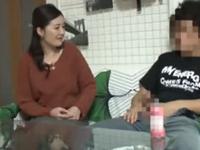 〖熟女ナンパ〗勃起チンポ見せてもらった後に四十時のマダムが乳首を披露。そして始まる生ハメ中出し不倫ファック