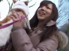 【人妻ナンパ】可愛い犬を餌にして新婚美人妻さんをゲットする新手なナンパ。車内まで持ち込めばコチラのもの