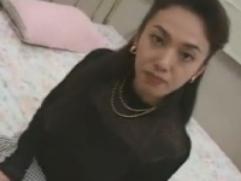 巨乳の美熟女が照れながら始まり体験するが乱交プレイ。男達に責められ善がり狂って絶頂イキ