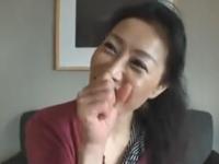 【熟女ナンパ】清楚に見えて実はノーパン、しかもドスケベ。初対面チンポに善がり狂っての激イキ大量顔射