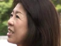 《人妻ナンパ》熟女妻が初対面の若いチンポで乱れまくり、中出しファック。