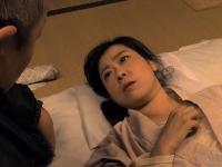 寝たきりの熟女妻から娘に頼み事。義父が浮気をしないように夜のお相手をすること。汚れた性交、近親相姦