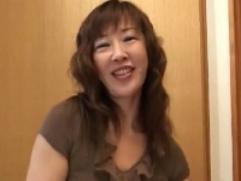 旦那とはセックスレスで普段はオナニーでしか性欲を解消できない四十路の奥さん。今宵は脳天を貫く他人棒での快感に激イキ