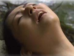 オナニーを見られ暴走した義理の弟に力尽くでレイプされてしまう兄嫁。それでも脳天を貫く快感に善がって絶頂イキ、究極の和姦
