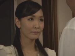＞「今日が最後だ、服を脱ぎなさい」「ハイ、先生」言われるがまま乳首とマンコを露わにフェラって善がり寝取られる未亡人