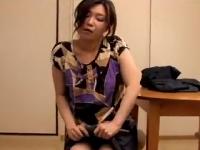 【ヘンリー塚本】ノーパンで男を待つ熟女妻。そして自宅へ招き入れての不倫ファック。それだけでは終わらない大胆にもエスカレートしていく淫乱行為